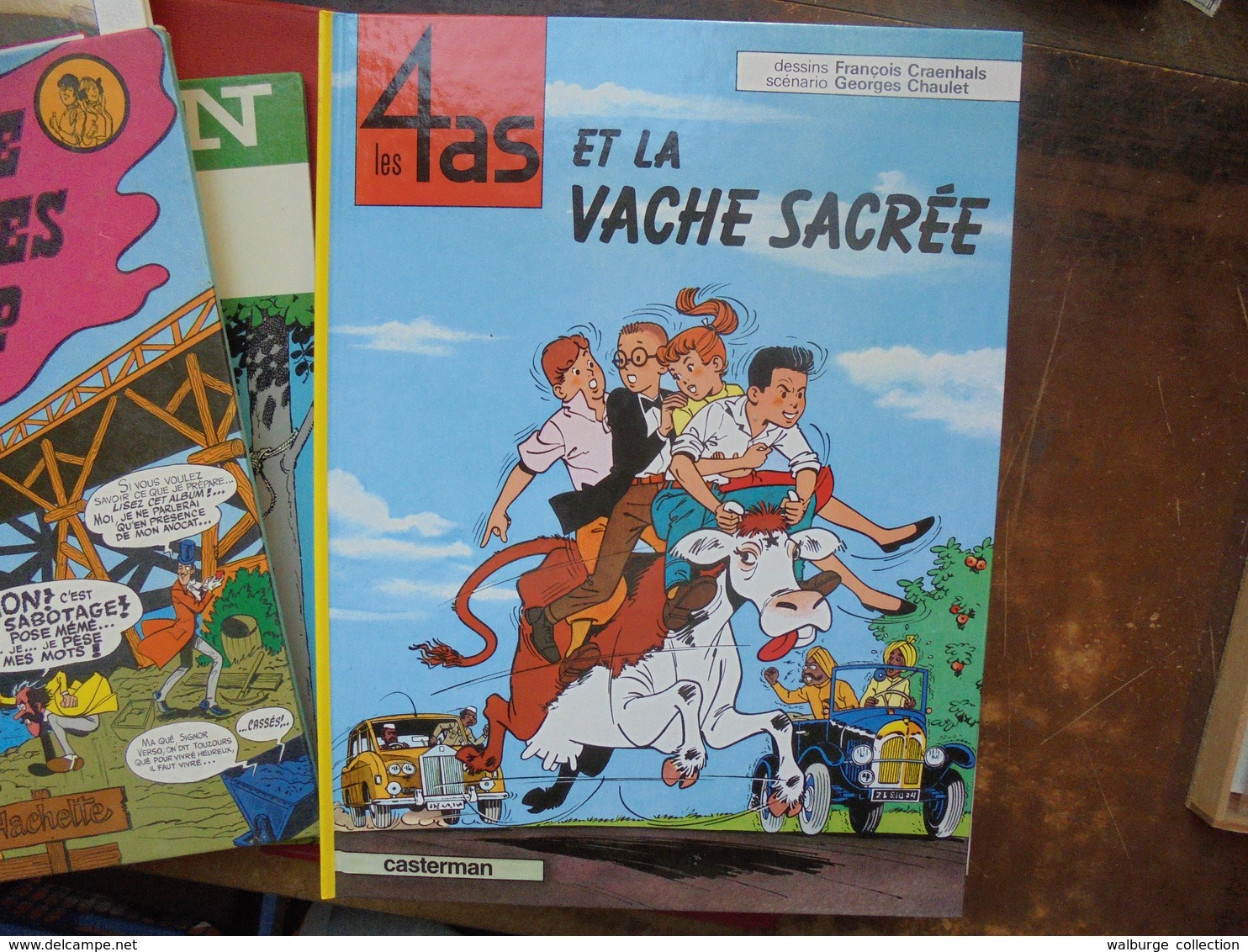 8 BANDES DESSINEES(BON ETAT)+1 JEU NEUF+1 BOITE PINS "TINTIN-MILOU" et DIVERS