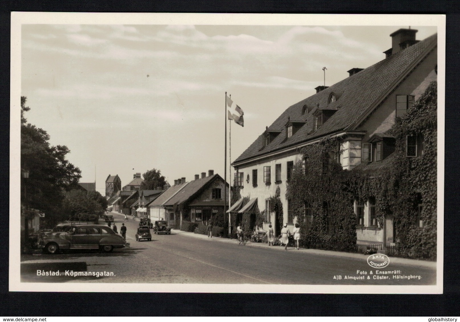 DE1618 - SWEDEN - BASTAD - KÖPMANSGATAN - STREET WITH VINTAGE CARS - Suède