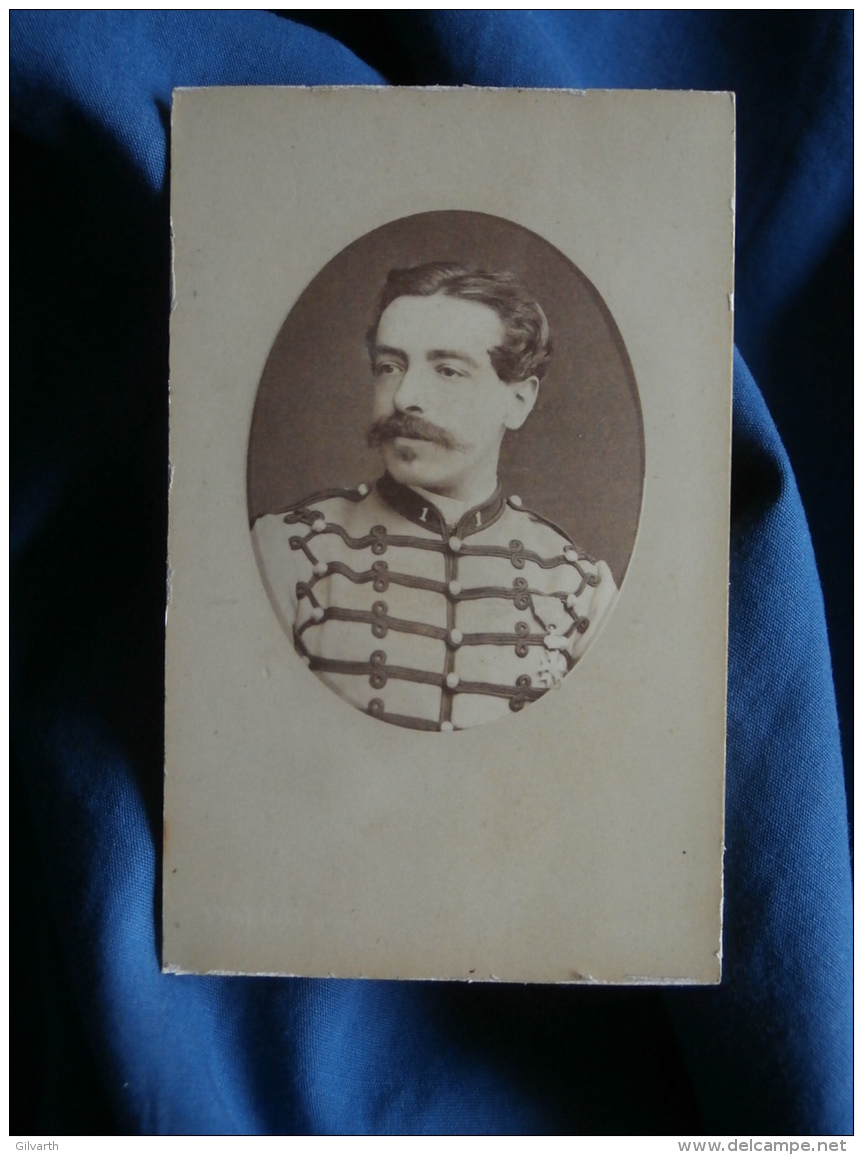 Photo CDV Walery  à Paris - Portrait Militaire Officier Du 1e Chasseurs à Cheval, Légion D'honneur,  Circa 1875 L396 - Anciennes (Av. 1900)