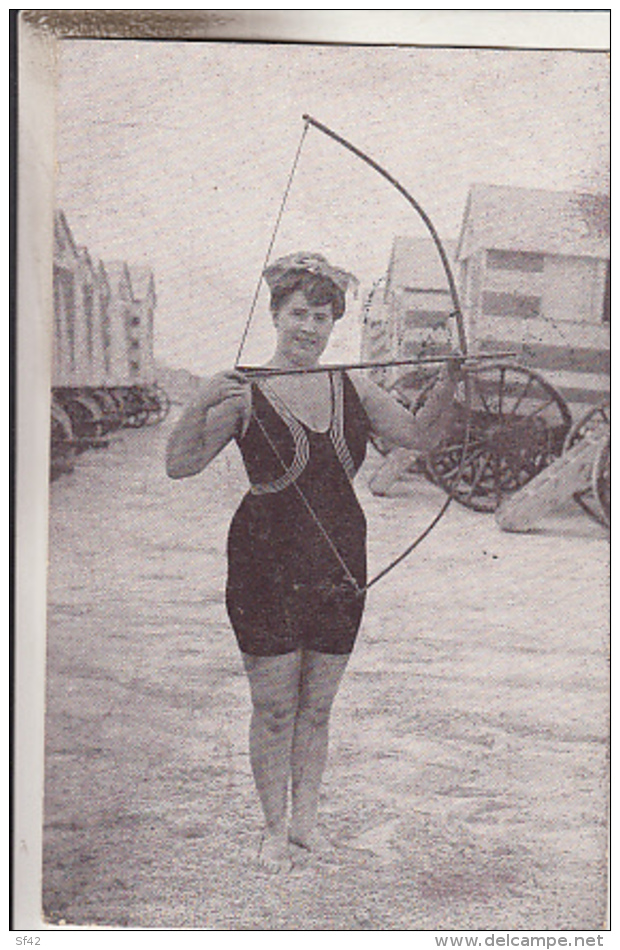 OSTENDE        BAIGNEUSE ET LE TIR A L ARC - Tiro Al Arco