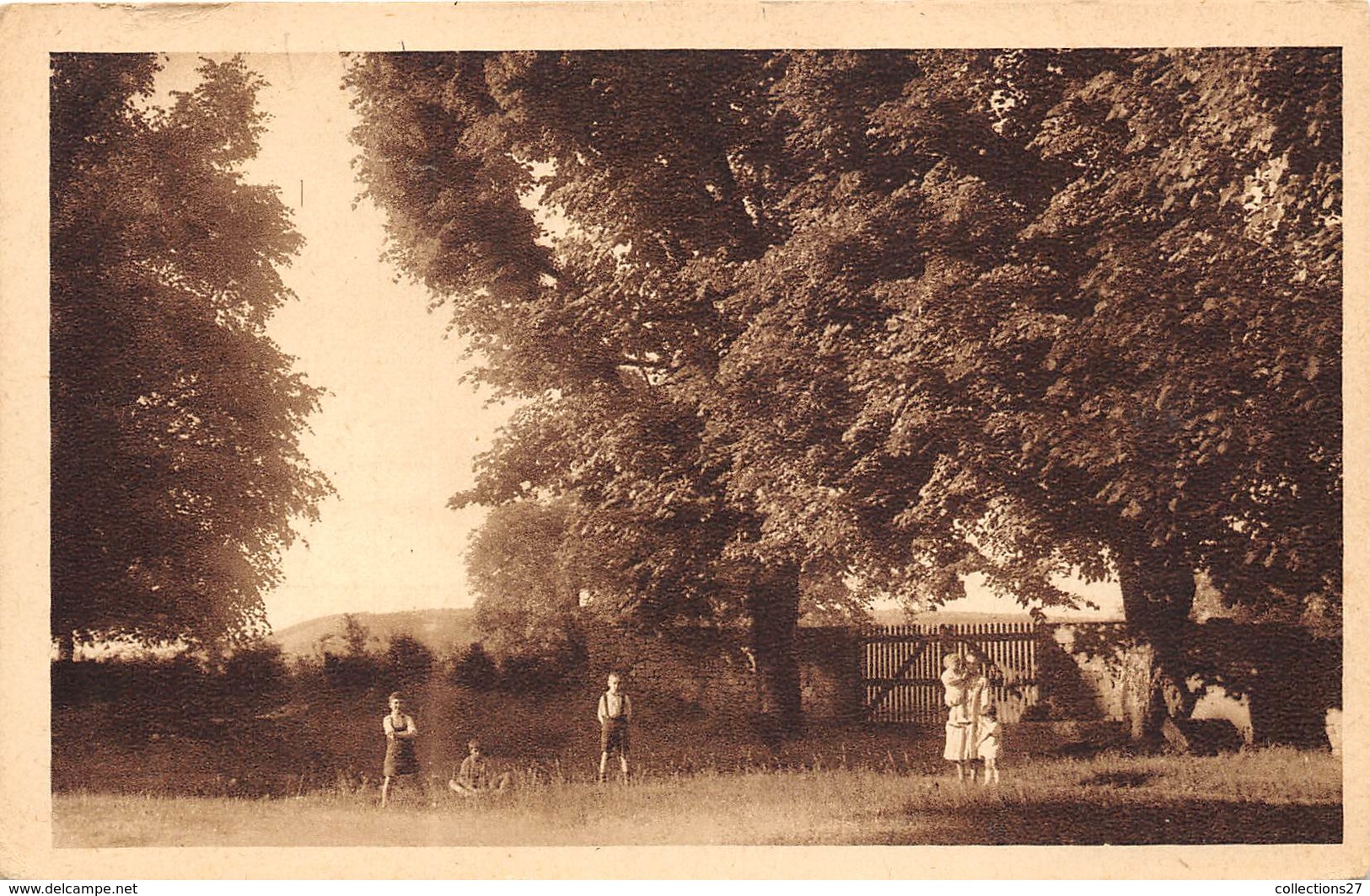 58-CLAMECY- LES TILLEULS DU CRÔT PINSON - Clamecy