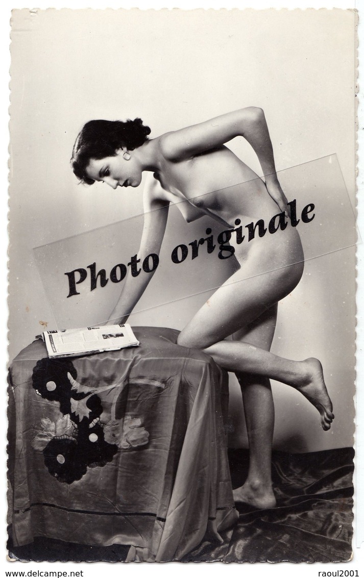 Photo Originale D'époque Noir Et Blanc - Années 50/60 - Pin Up - Femme Nue - Pin-Ups