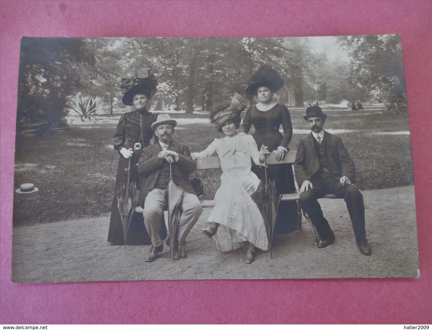 Cpa Photo Elegantes & Elegants Dans Les Parcs A VICHY - Derville Photographe A Vichy - Vers 1920 - Commentry