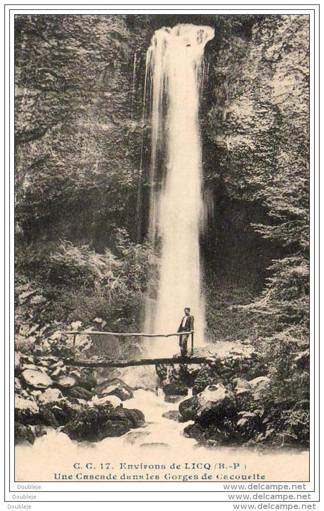 D64  LICQ  Une Cascade Dans Les Gorges De Cacouette  ..... - Autres & Non Classés