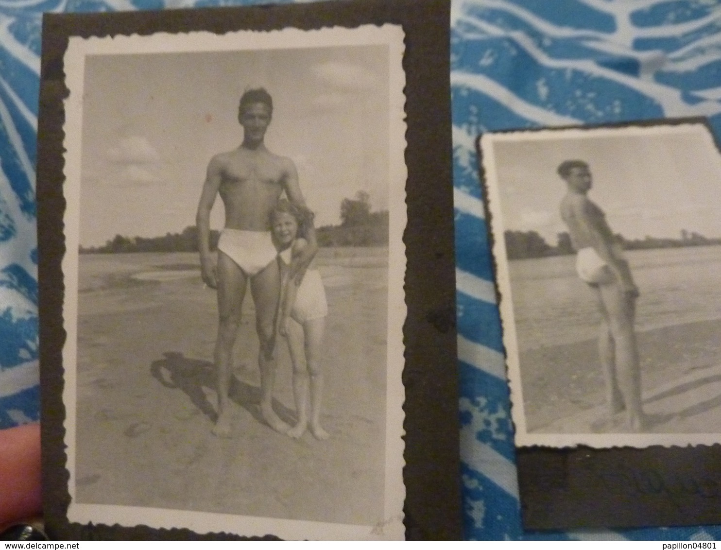 Lot 2 Photos Originales  Homme Torse Nu Maillot De Bain Plage 1946 - Anonymous Persons