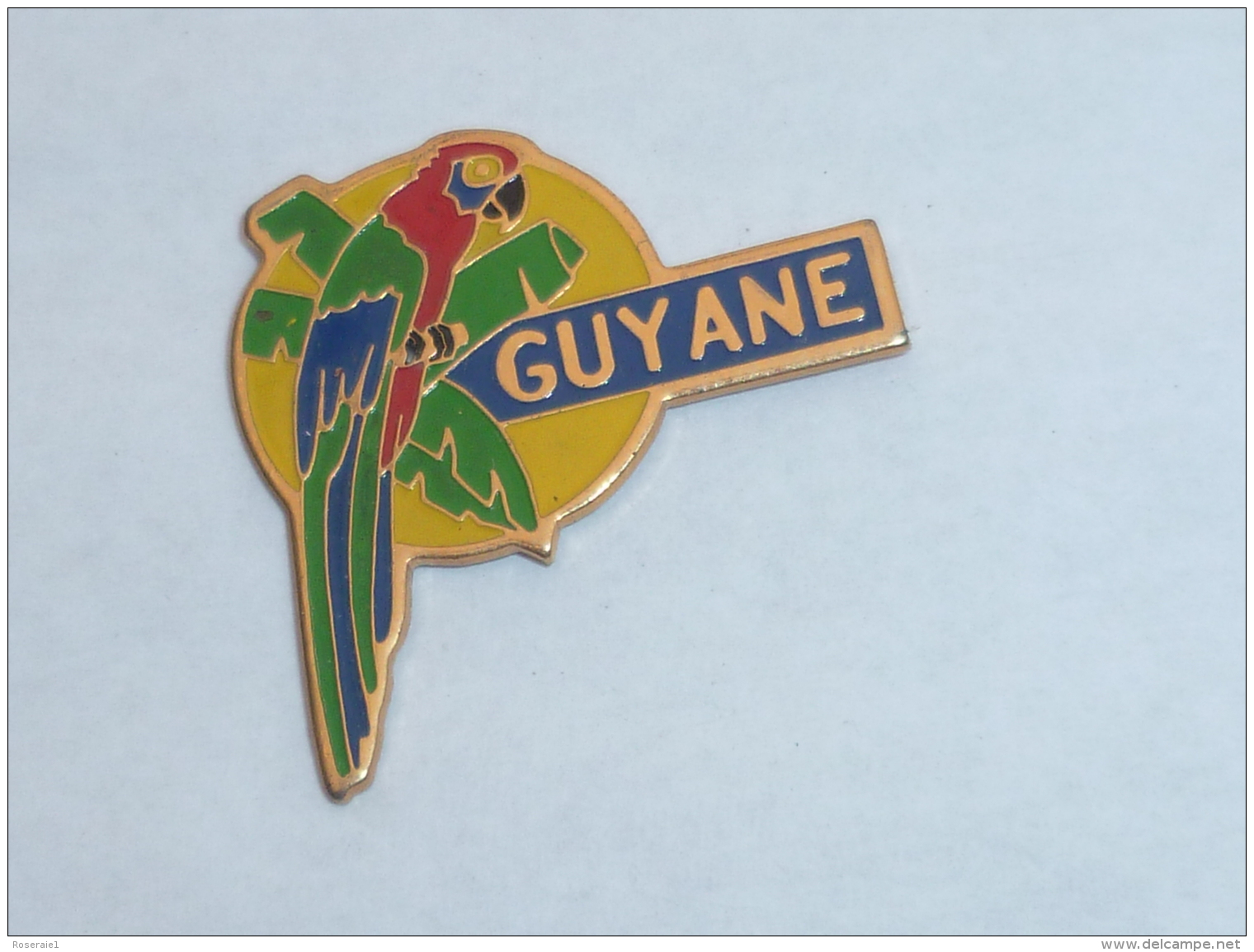 Pin's PERROQUET GUYANE D - Animals