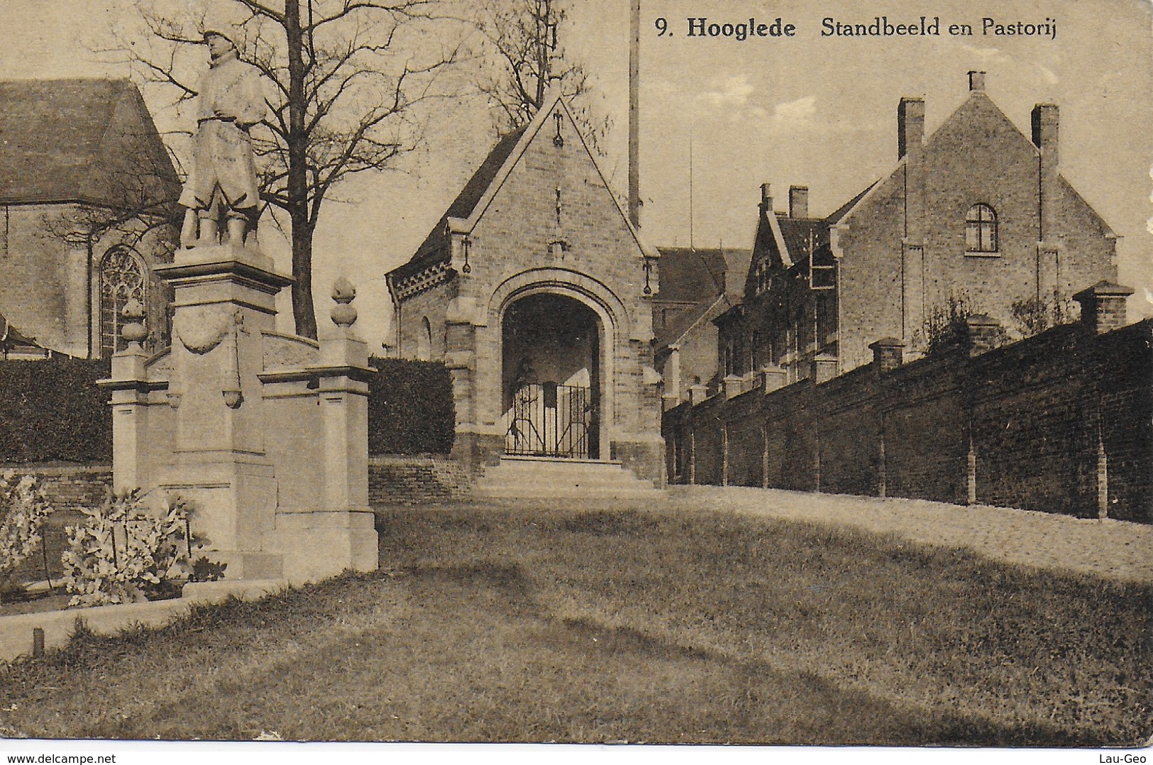 Hooglede. Standbeeld En Pastorij - Hooglede