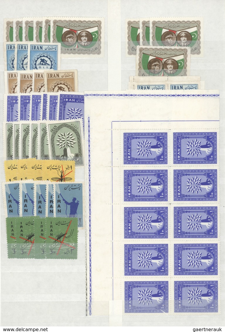 Iran: 1935/1987, comprehensive mint and used accumulation in two stockbooks, well sorted throughout