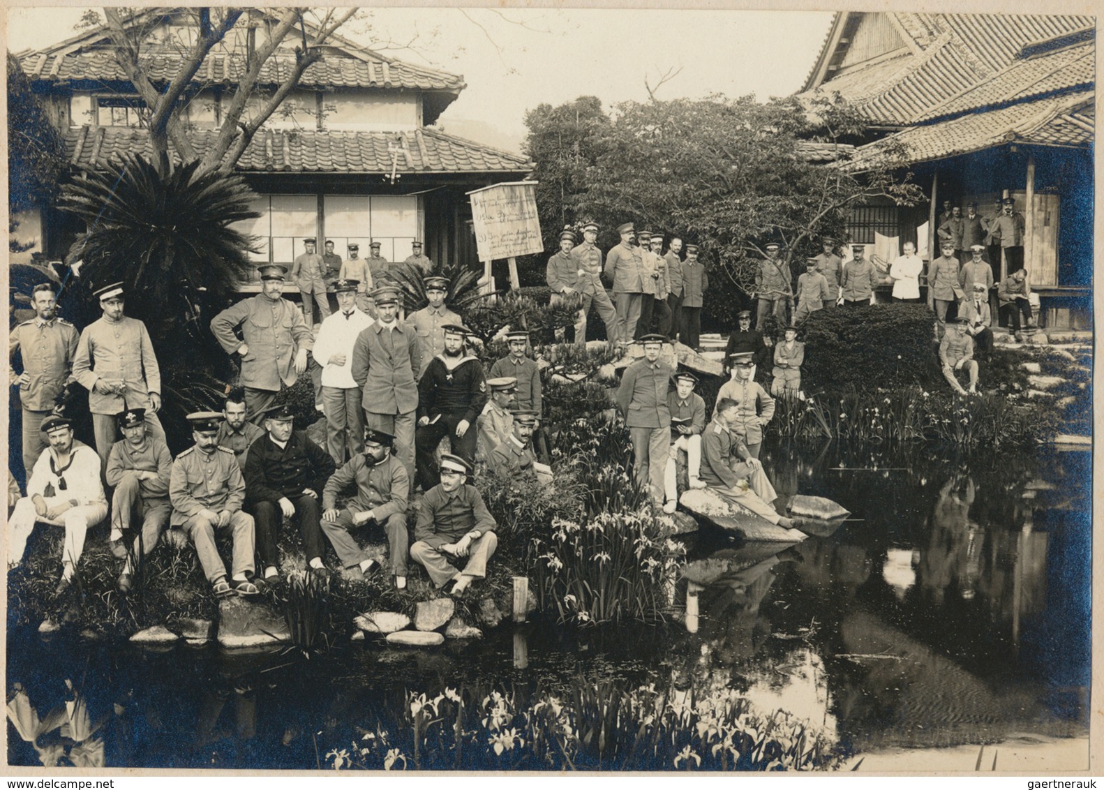 Lagerpost Tsingtau: 1914/15 (ca.), original photo-album (195x127 mm) in leporello style inc. 29 phot