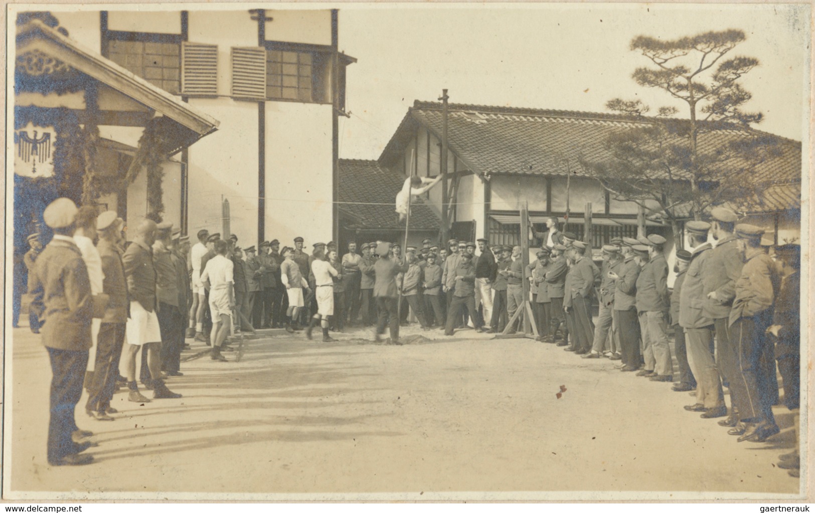 Lagerpost Tsingtau: 1914/15 (ca.), original photo-album (195x127 mm) in leporello style inc. 29 phot