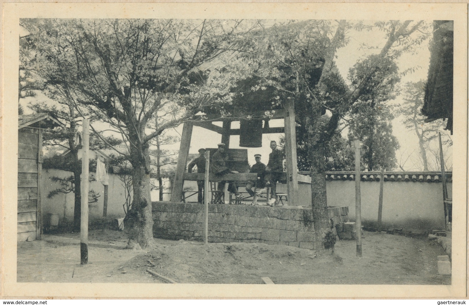 Lagerpost Tsingtau: 1914/15 (ca.), original photo-album (195x127 mm) in leporello style inc. 29 phot