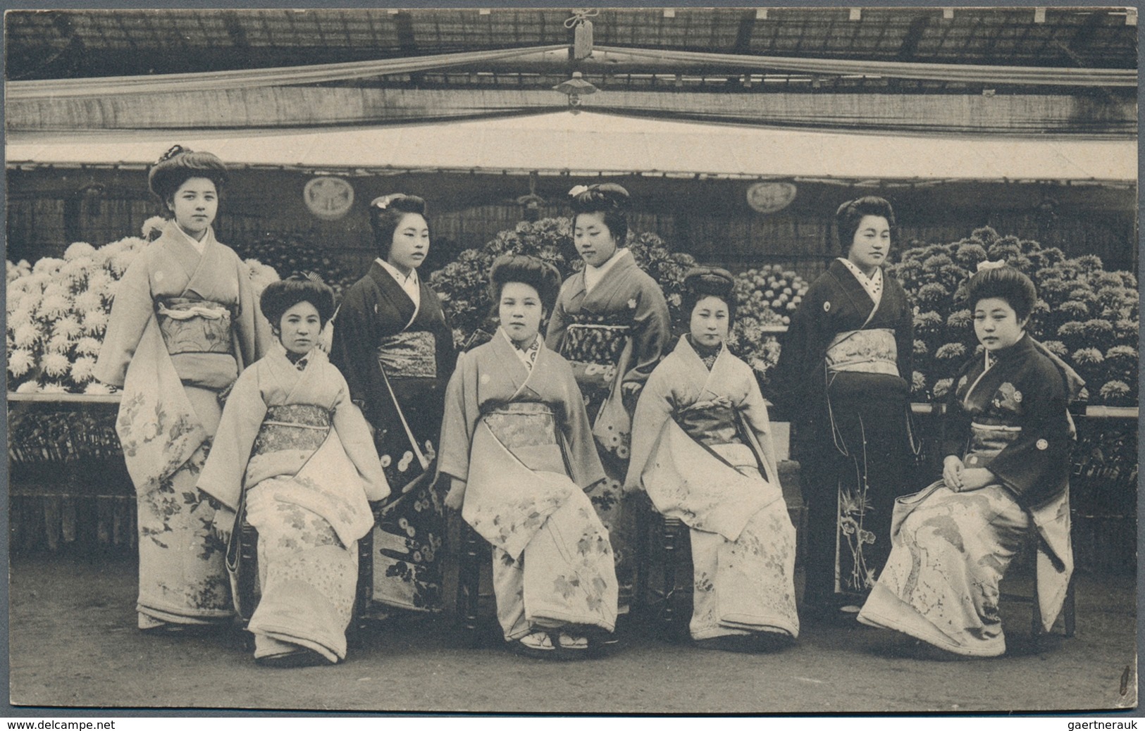 Japan - Besonderheiten: 1900/30 (ca.) 20 ppc (two mailed) showing ladies, geishas with interesting h