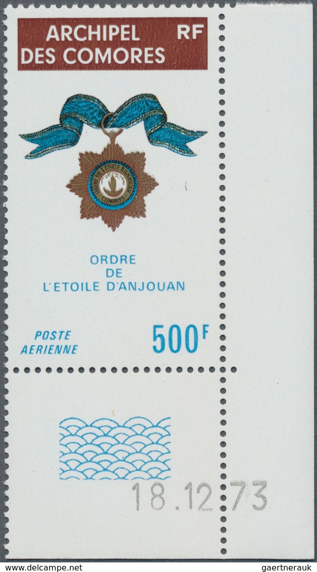 Komoren: 1974, Medal ‚Star Of Anjouan‘ 500fr. In A Lot With Approx. 2.000 Stamps Mostly In Complete - Comores (1975-...)