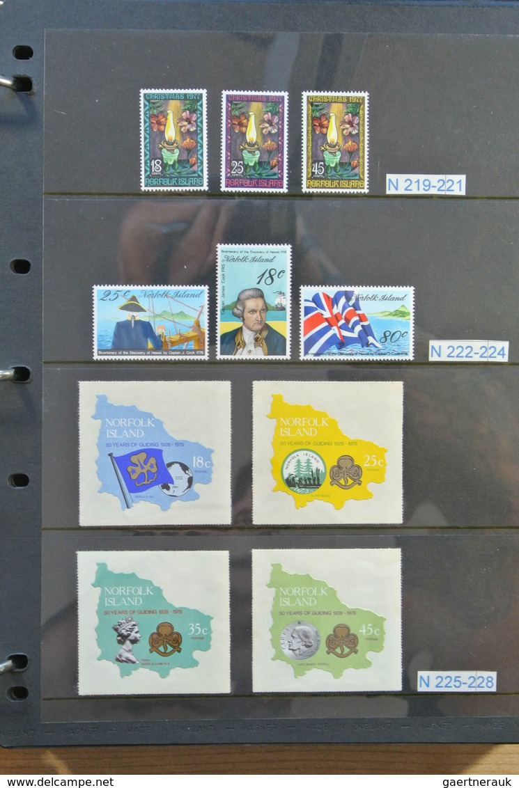 Norfolk-Insel: 1947-2007. Extensive, MNH collection Norfolk 1947-2007 in 2 albums, together with 5 a