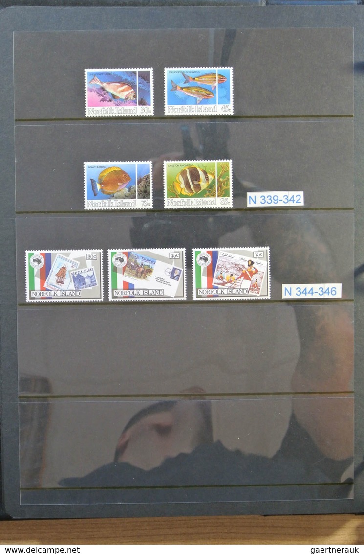 Norfolk-Insel: 1947-2007. Extensive, MNH collection Norfolk 1947-2007 in 2 albums, together with 5 a