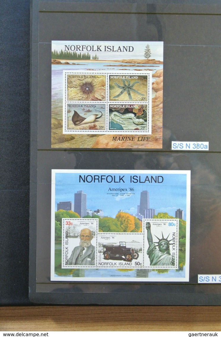 Norfolk-Insel: 1947-2007. Extensive, MNH collection Norfolk 1947-2007 in 2 albums, together with 5 a