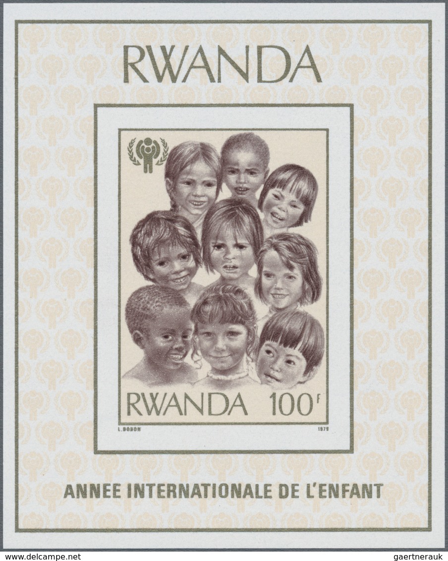 Ruanda: 1967/1983, accumulation in large box with many complete sets some in larger quantities, impe