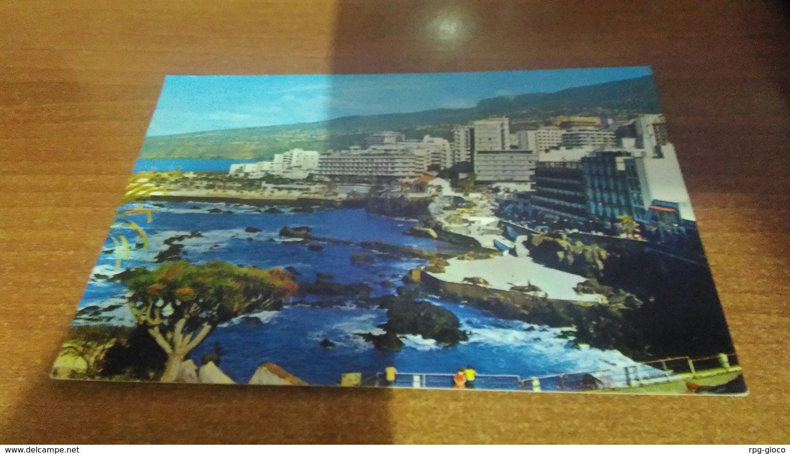 Cartolina:Puerto De La Cruz Tenerife    Viaggiata (a9) - Non Classificati