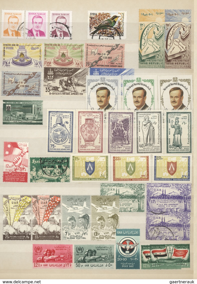Asien: 1919/2001 (ca.), Iraq, Lebanon, Syria mint and used inc. O.M.F. ovpts. and s/s in two stockbo