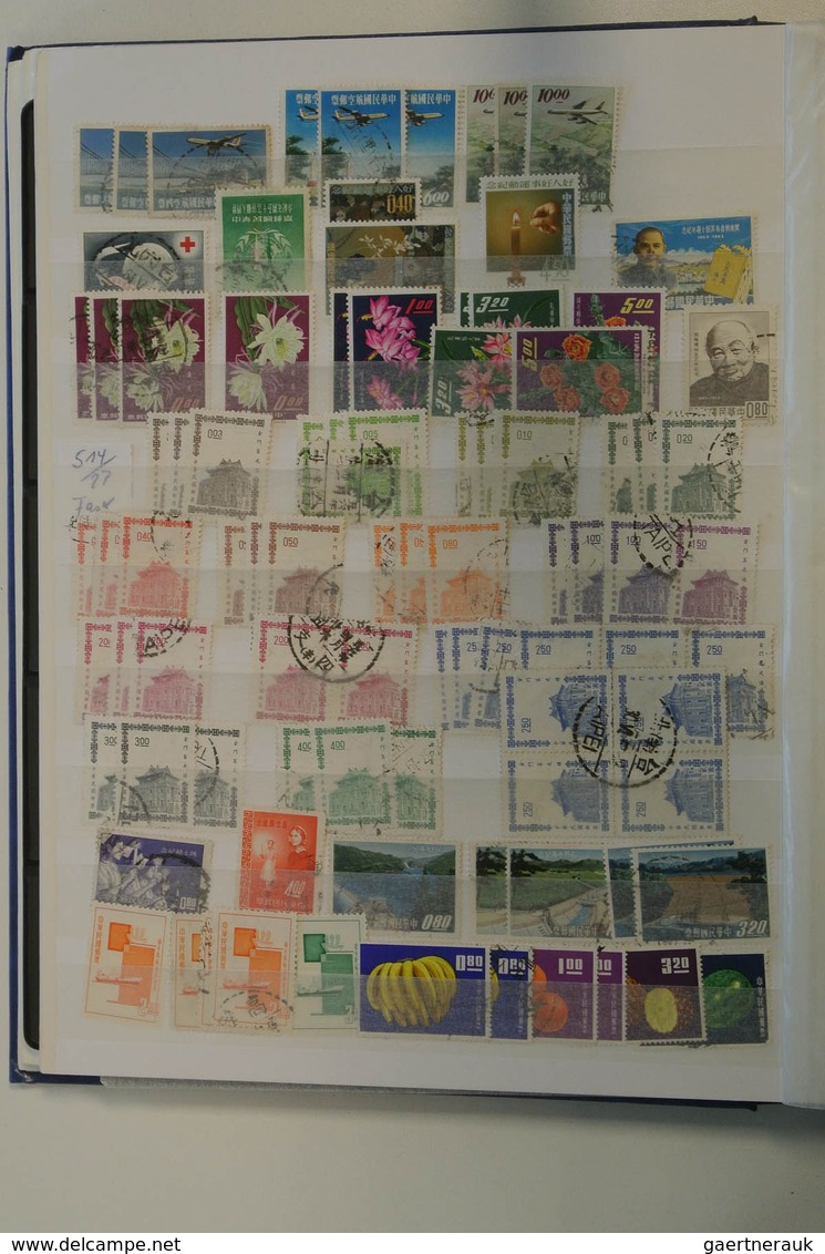 Asien: Five stockbooks with various MNH, mint hinged and used material of Asian countries. Contains