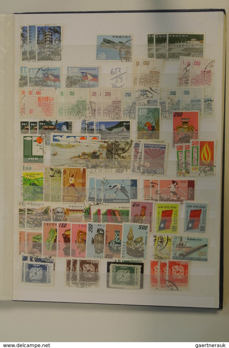 Asien: Five stockbooks with various MNH, mint hinged and used material of Asian countries. Contains