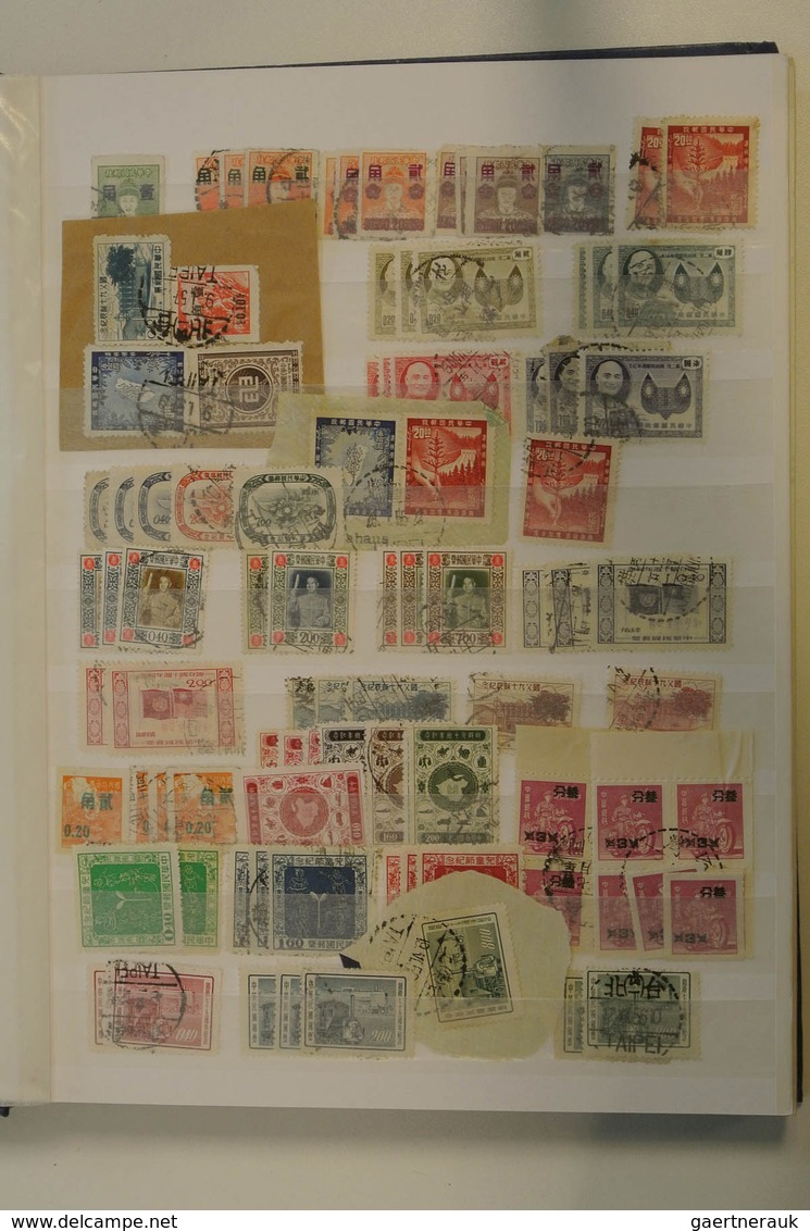 Asien: Five stockbooks with various MNH, mint hinged and used material of Asian countries. Contains