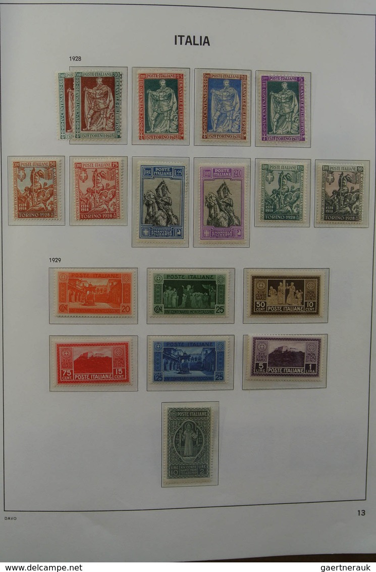 Italien: 1861-1975. MNH, Mint Hinged And Used Collection Italy 1861-1975 In 2 Davo Cristal Albums An - Neufs