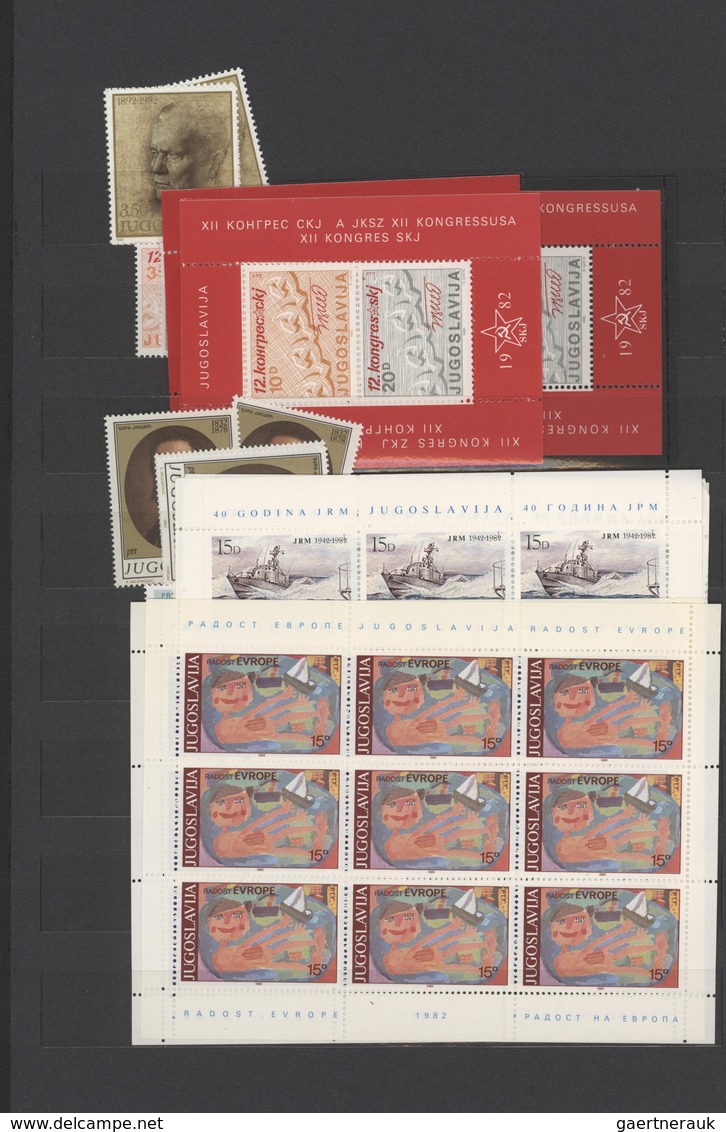 Jugoslawien: 1945/2003, almost exclusively unmounted mint stock in five albums (only very few are hi