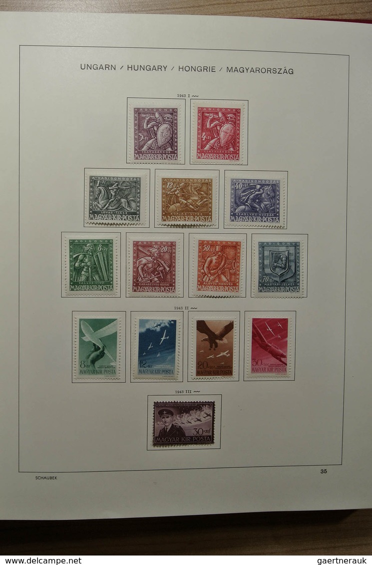 Ungarn: 1871-2000. Mostly mint hinged collection Hungary 1871-2000 in 4 Schaubek albums. From 1913 o