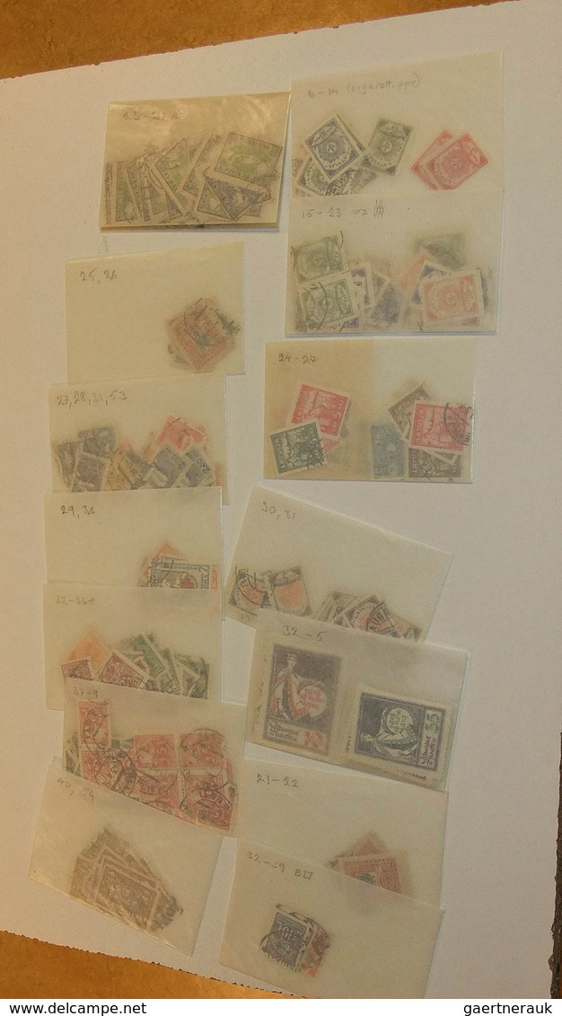 Europa - Ost: MNH, mint hinged and used lot Eastern Europe in glassines in box. Contains very much m