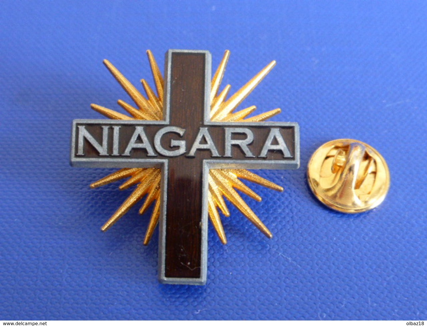 Pin's Niagara - Groupe Musique Française (SE60) - Music