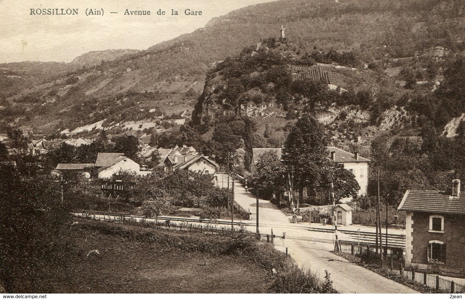 ROSSILLON - Avenue De La Gare - 6p3b - Non Classificati