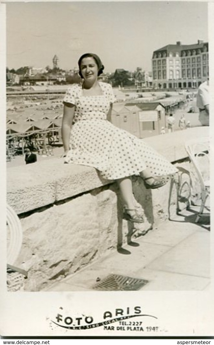 WOMAN MUJER BEACH PLAYA MAR DEL PLATA ARGENTINA PHOTO FOTO ARIS YEAR 1949 SIZE 9X14cm LILHU - Anonymous Persons