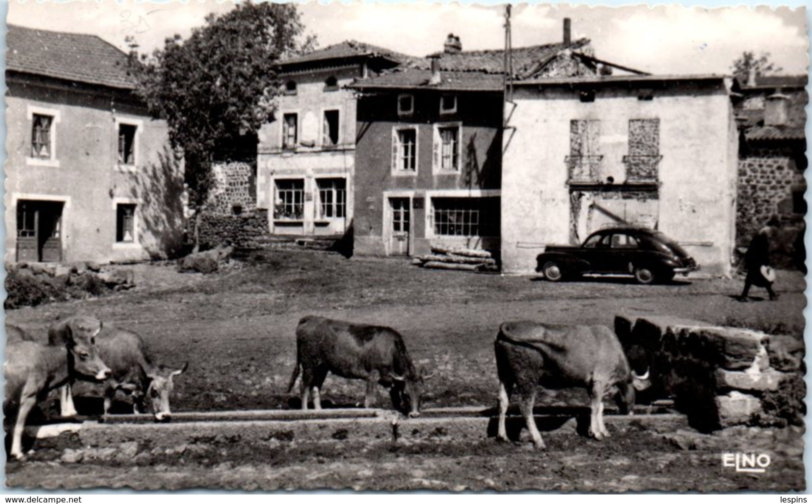 43 - ALLEYRAC --  La Place Et Son Abreuvoir - Sonstige & Ohne Zuordnung