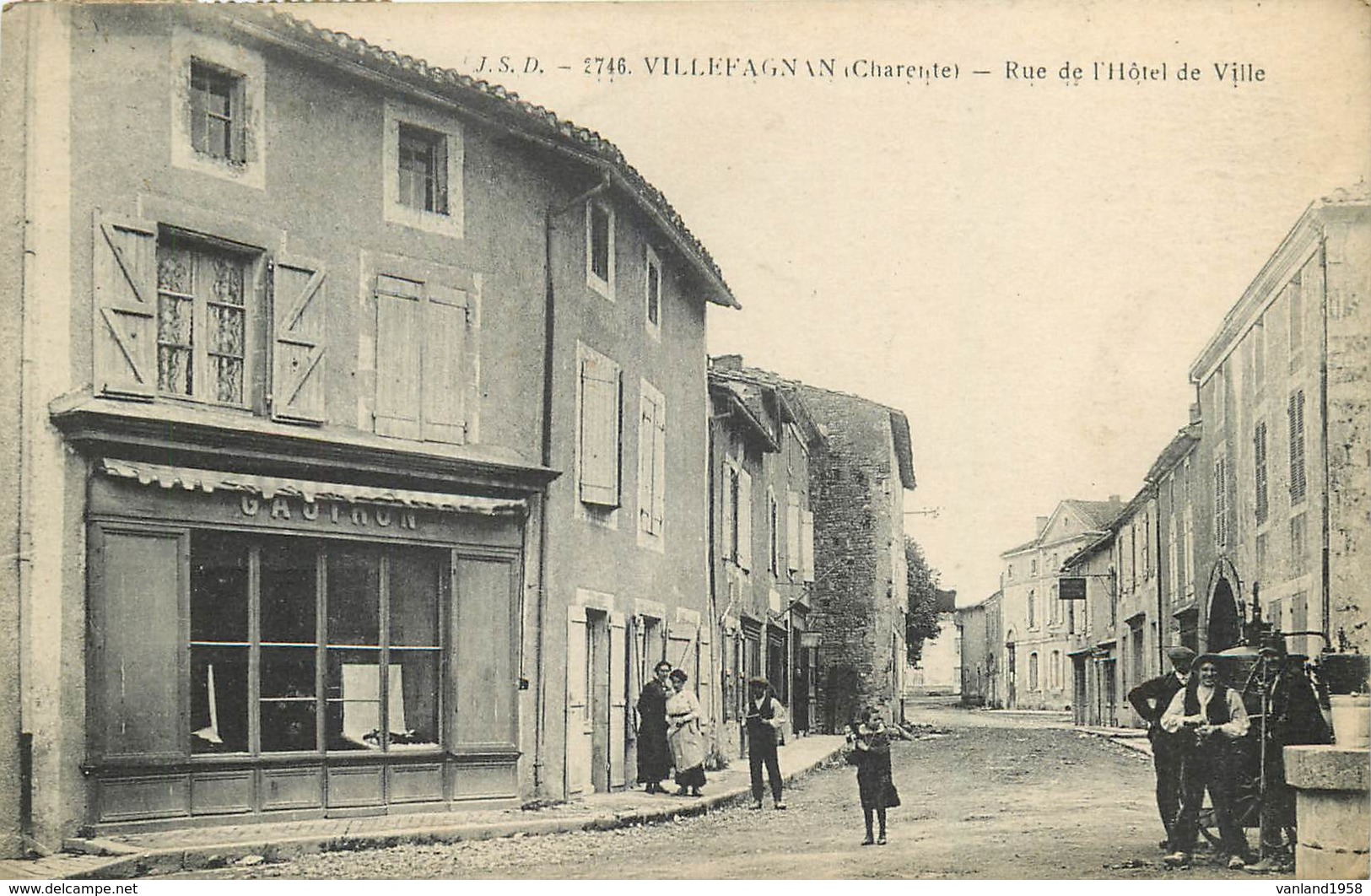 VILLEFAGNAN-rue De L'hôtel De Ville - Villefagnan