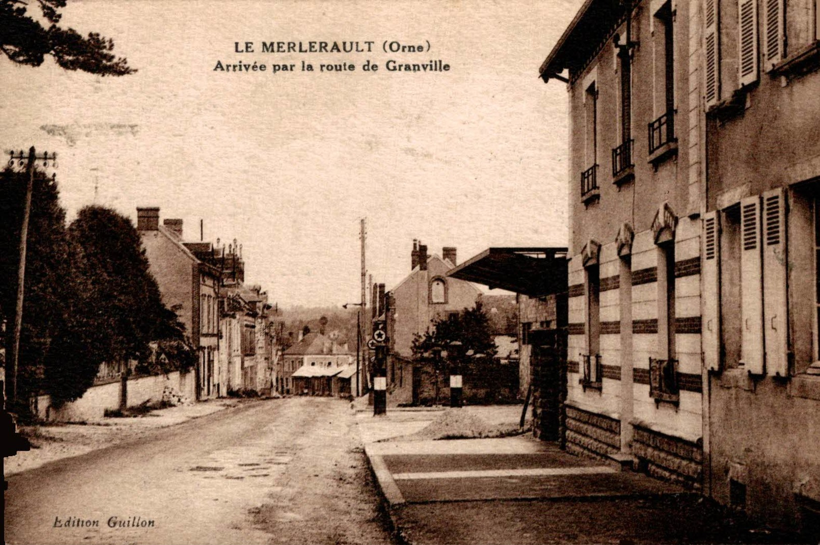 4335-2018   LE MERLERAULT  ARRIVEE PAR LA ROUTE DE GRANVILLE - Le Merlerault