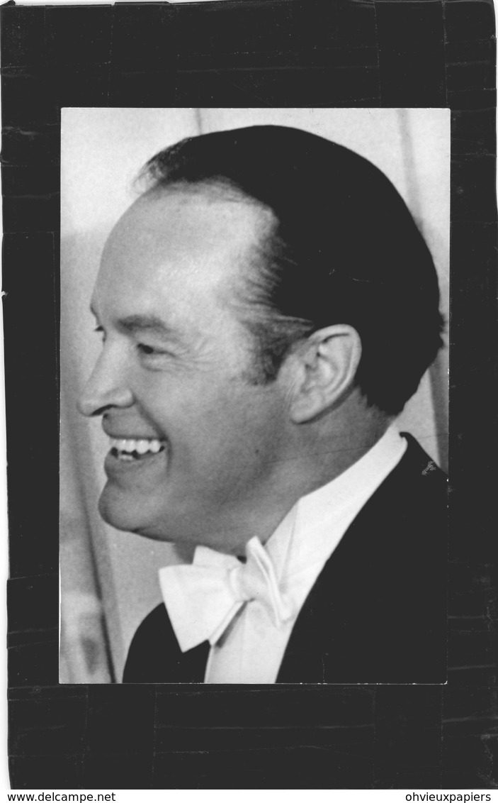 L'acteur , Chanteur , Humoriste  BOB HOPE - Personnes Identifiées