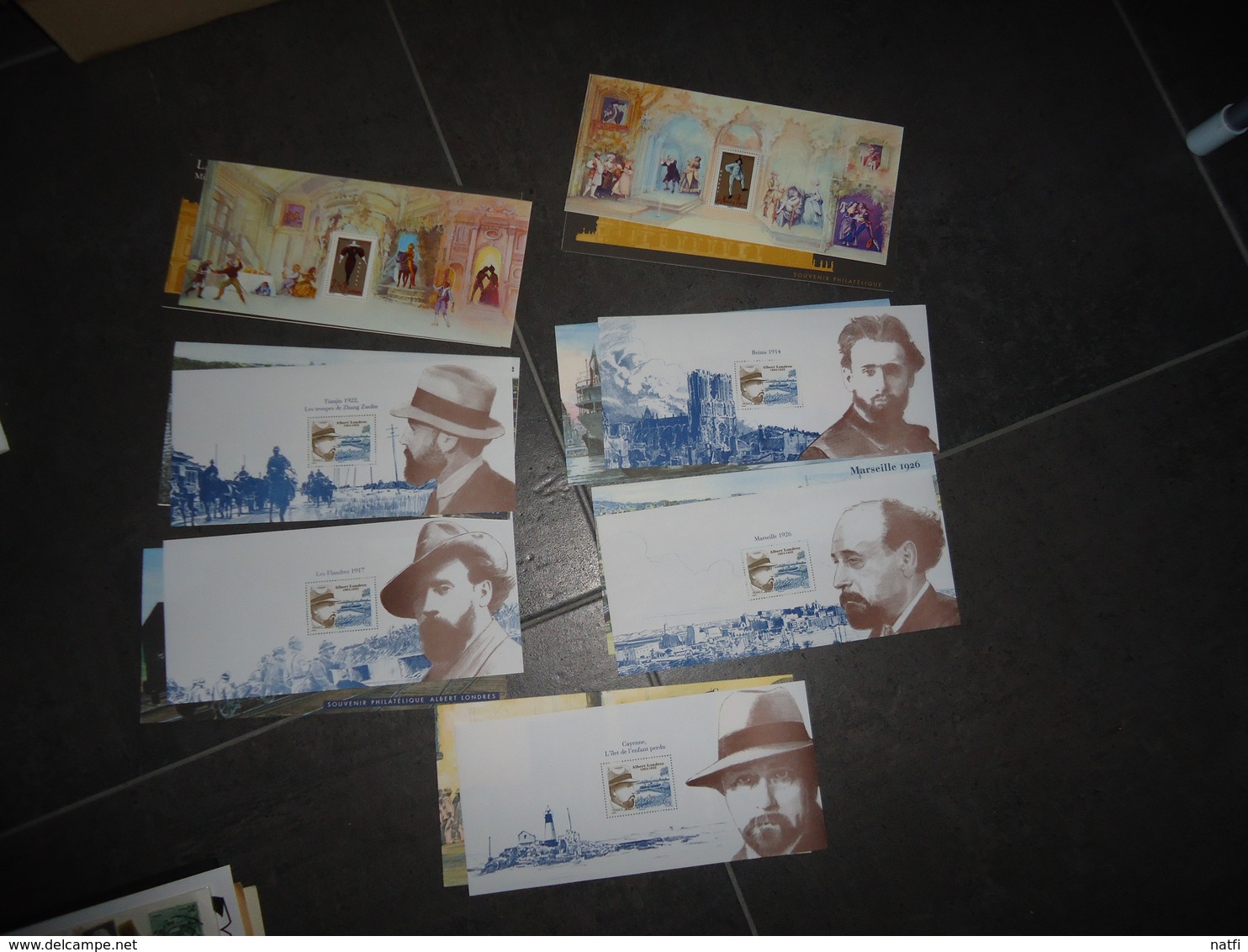 GROS LOT DE 28KG  DE TIMBRES ALBUMS VRACS ET ENVELOPPES  TOUT PAYS VOIR PHOTOS ET DESCRIPTION