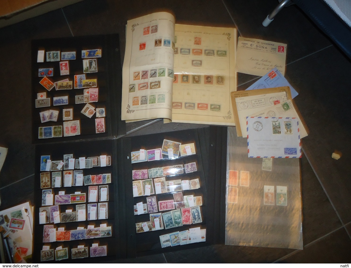 GROS LOT DE 28KG  DE TIMBRES ALBUMS VRACS ET ENVELOPPES  TOUT PAYS VOIR PHOTOS ET DESCRIPTION