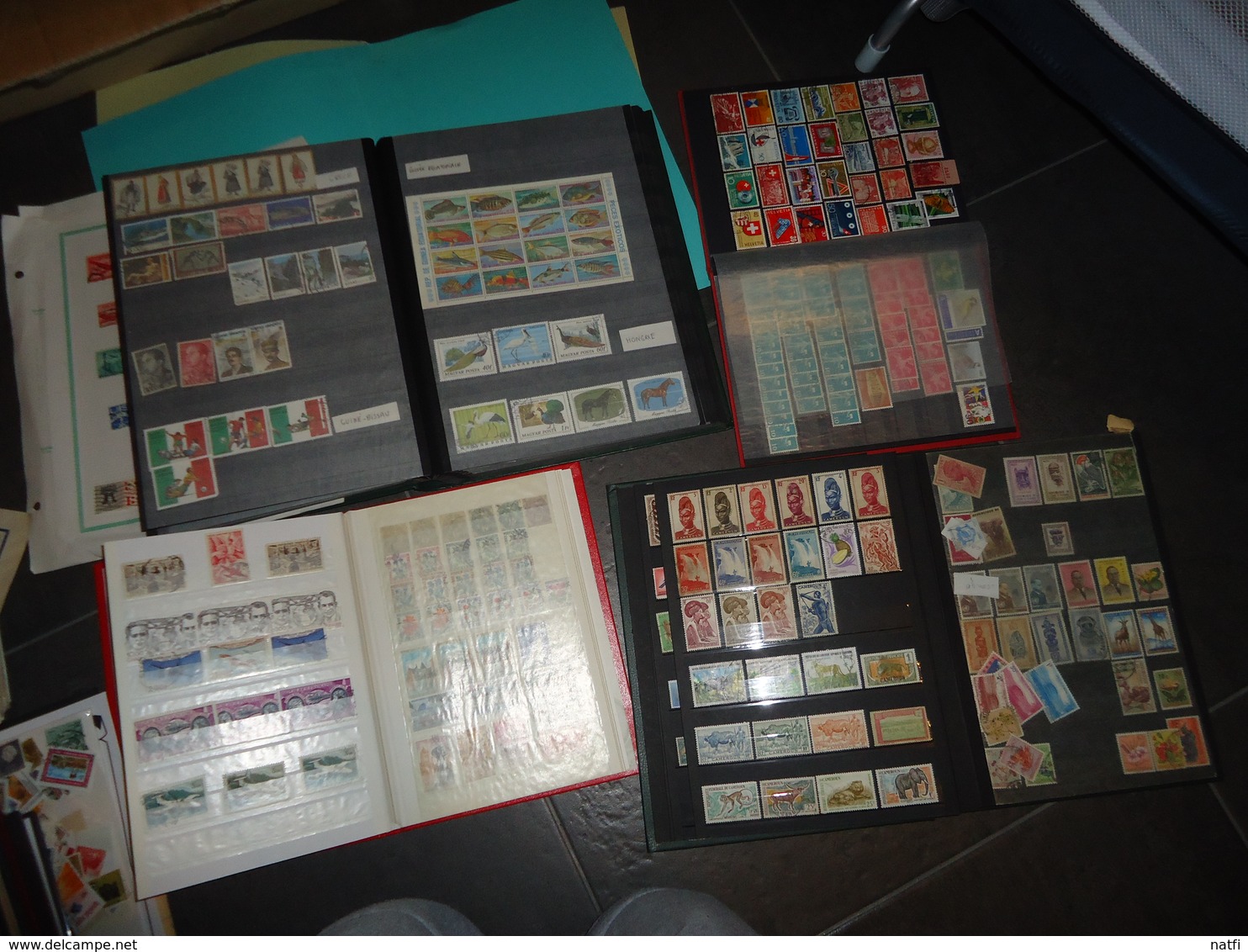 GROS LOT DE 28KG  DE TIMBRES ALBUMS VRACS ET ENVELOPPES  TOUT PAYS VOIR PHOTOS ET DESCRIPTION