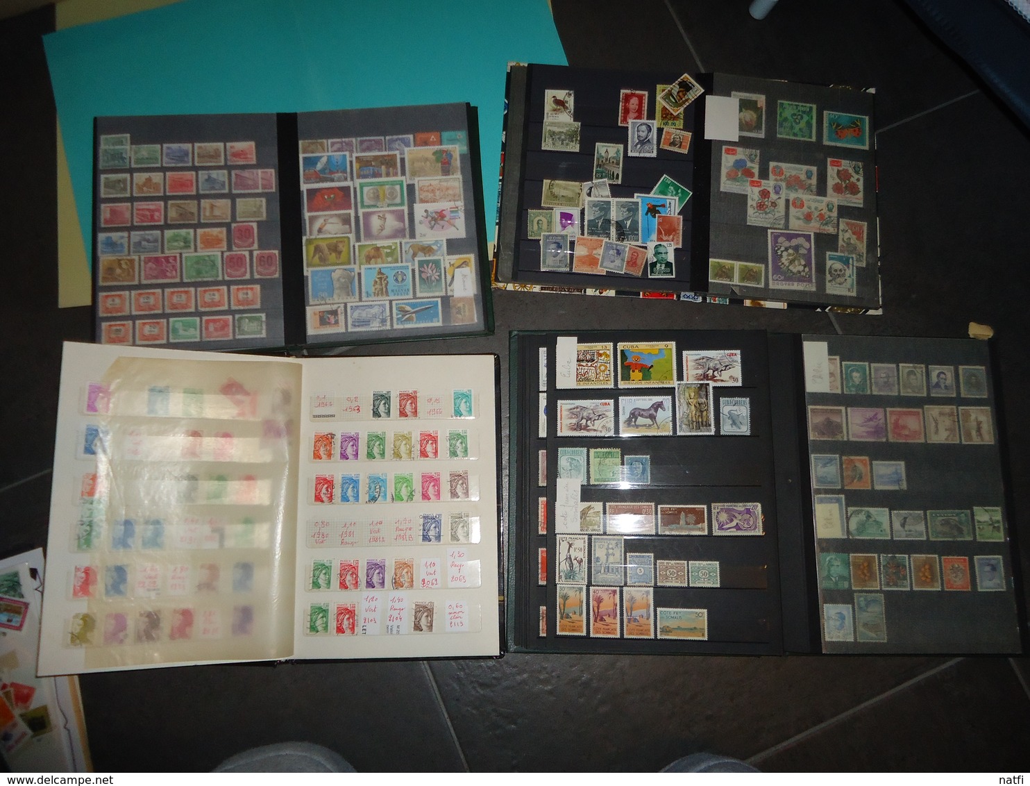 GROS LOT DE 28KG  DE TIMBRES ALBUMS VRACS ET ENVELOPPES  TOUT PAYS VOIR PHOTOS ET DESCRIPTION