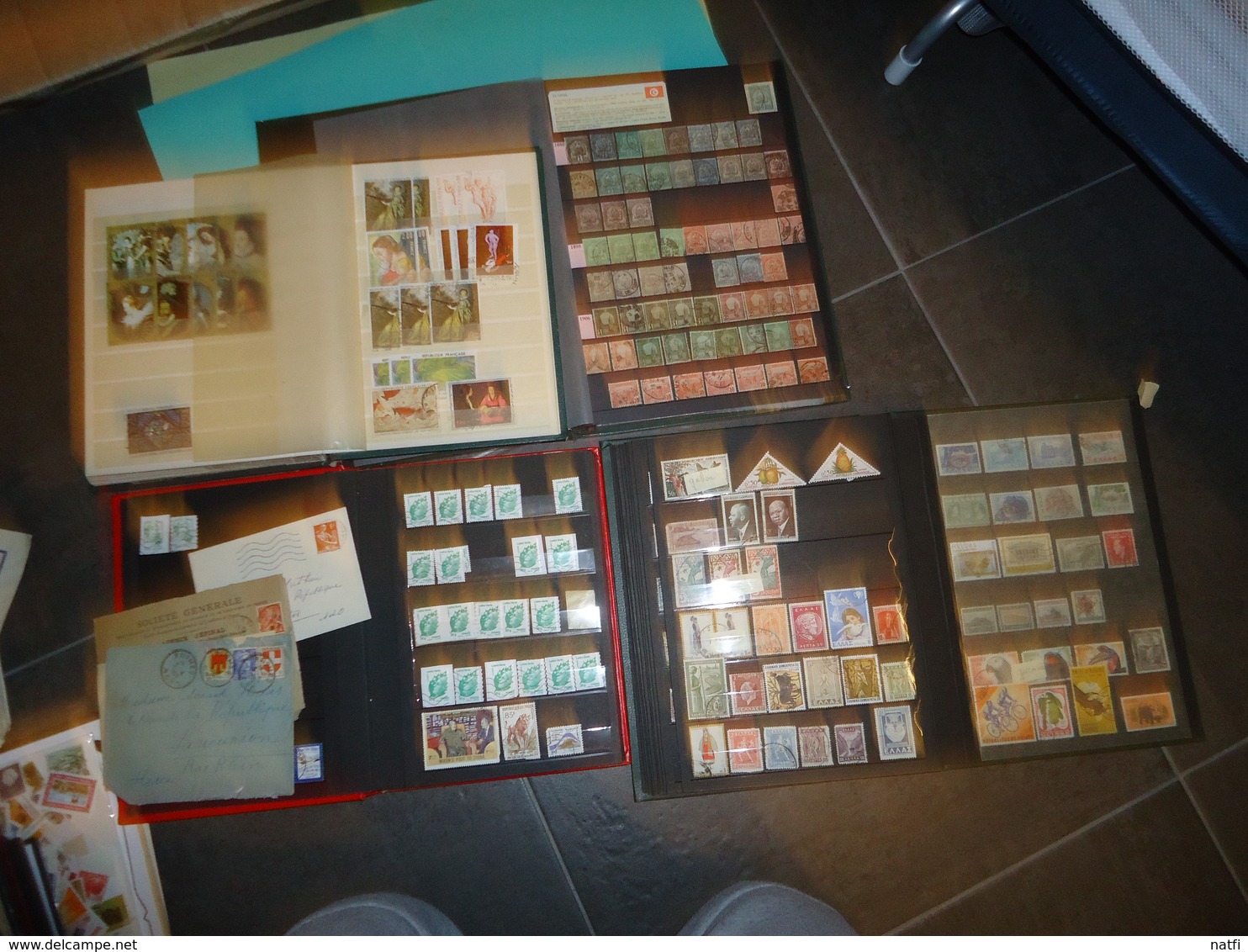 GROS LOT DE 28KG  DE TIMBRES ALBUMS VRACS ET ENVELOPPES  TOUT PAYS VOIR PHOTOS ET DESCRIPTION