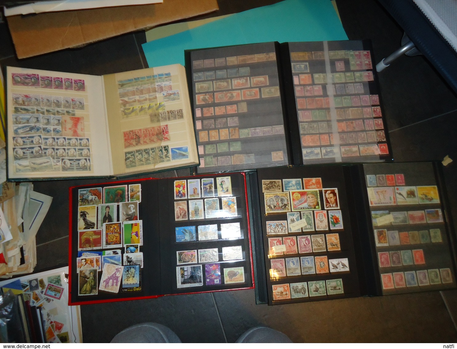 GROS LOT DE 28KG  DE TIMBRES ALBUMS VRACS ET ENVELOPPES  TOUT PAYS VOIR PHOTOS ET DESCRIPTION