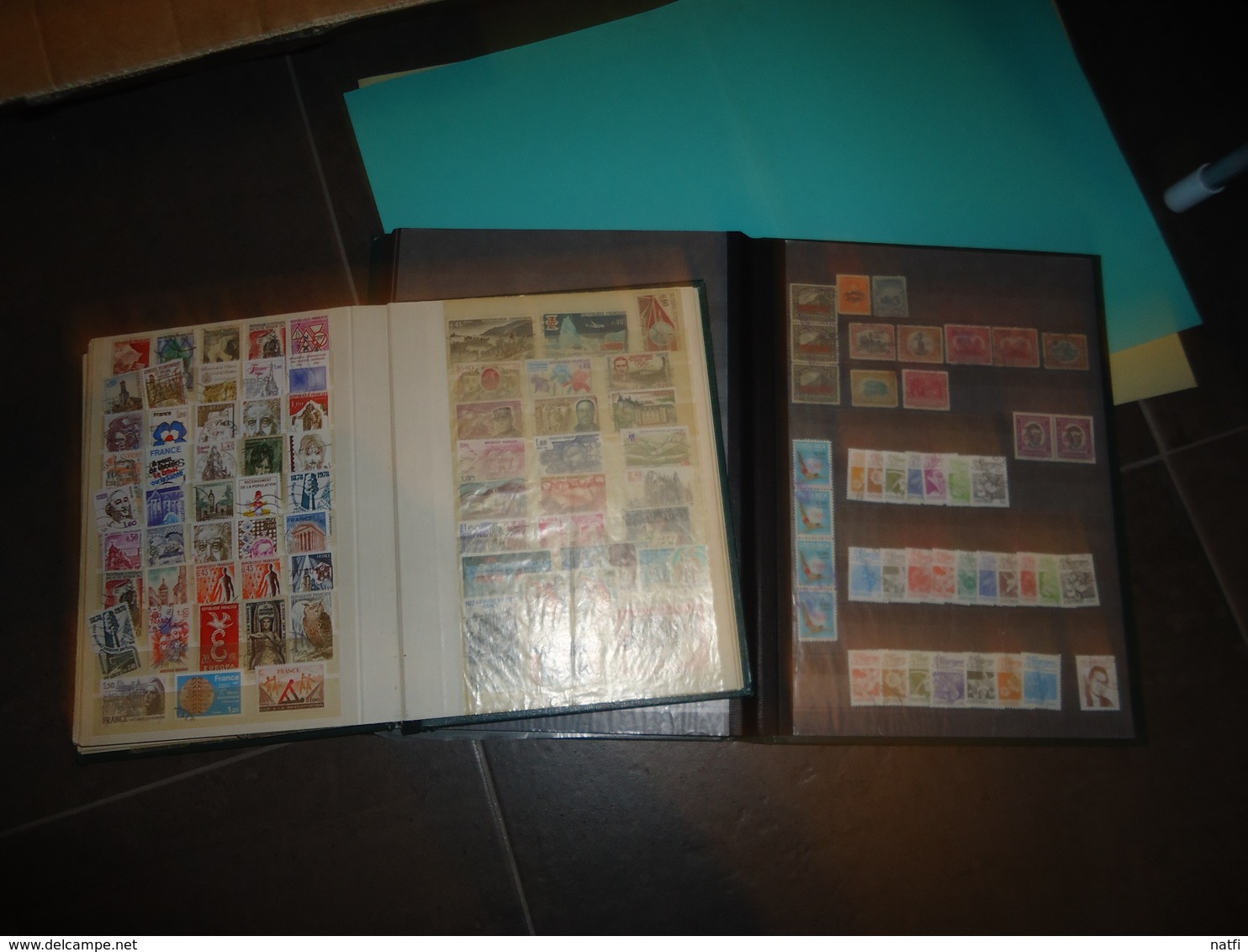 GROS LOT DE 28KG  DE TIMBRES ALBUMS VRACS ET ENVELOPPES  TOUT PAYS VOIR PHOTOS ET DESCRIPTION