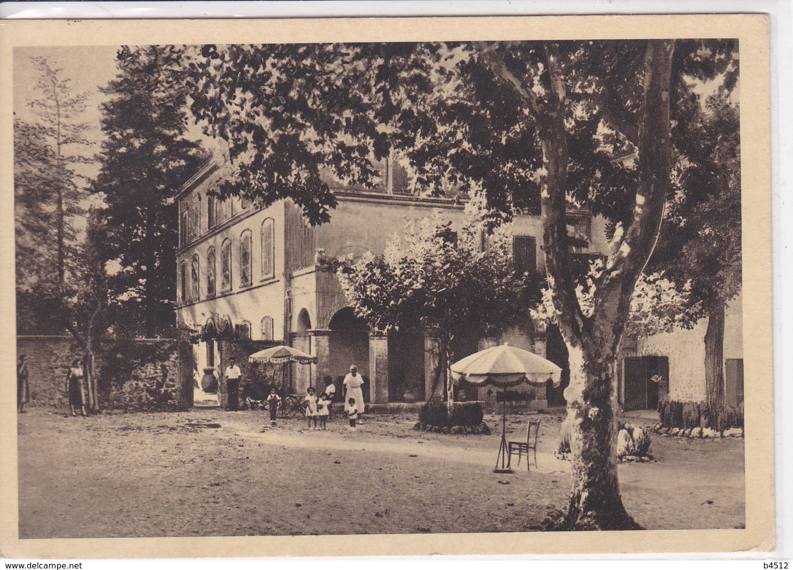 83 NANS Les PINS Chateauneuf Hôtel , Terrasse Avec Parassol - Nans-les-Pins