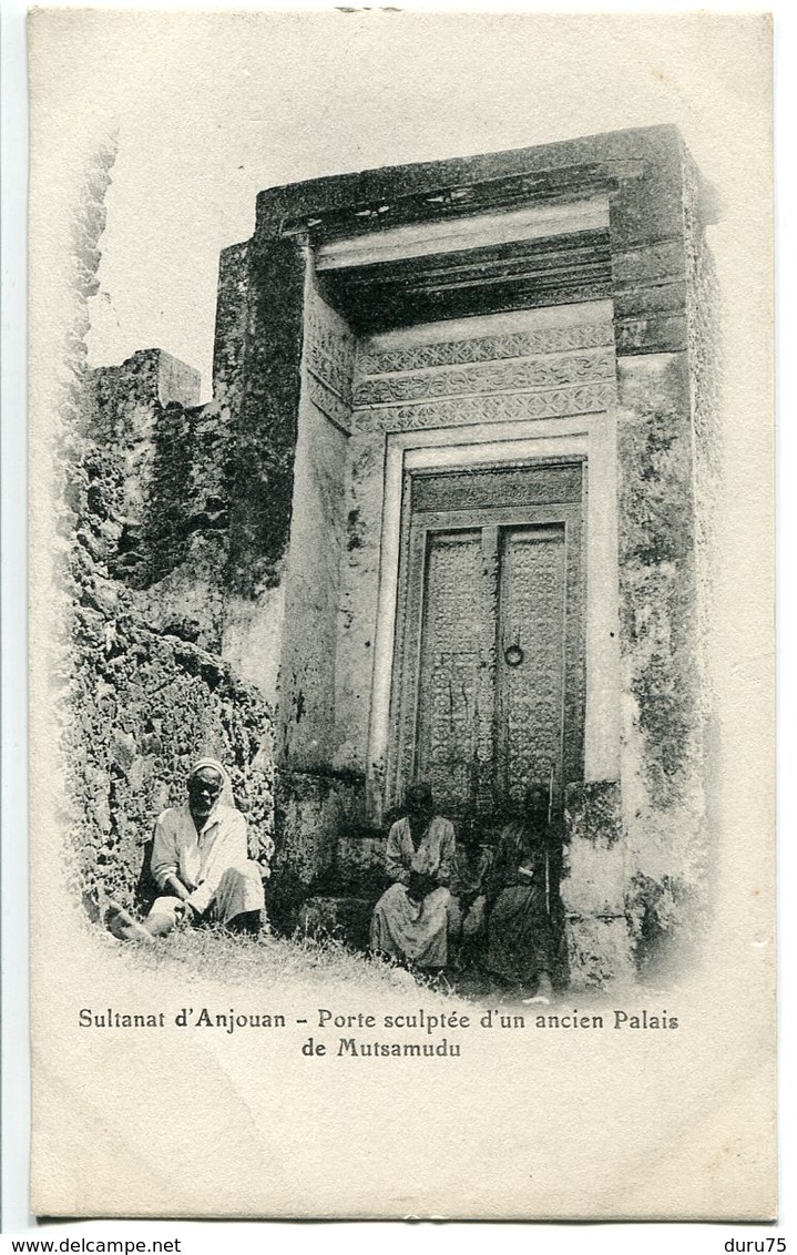 CPA COMORES - Sultanat D'Anjouan Porte Sculptée D'un Ancien Palais De Mutsamudu ( Animée ) - Comores