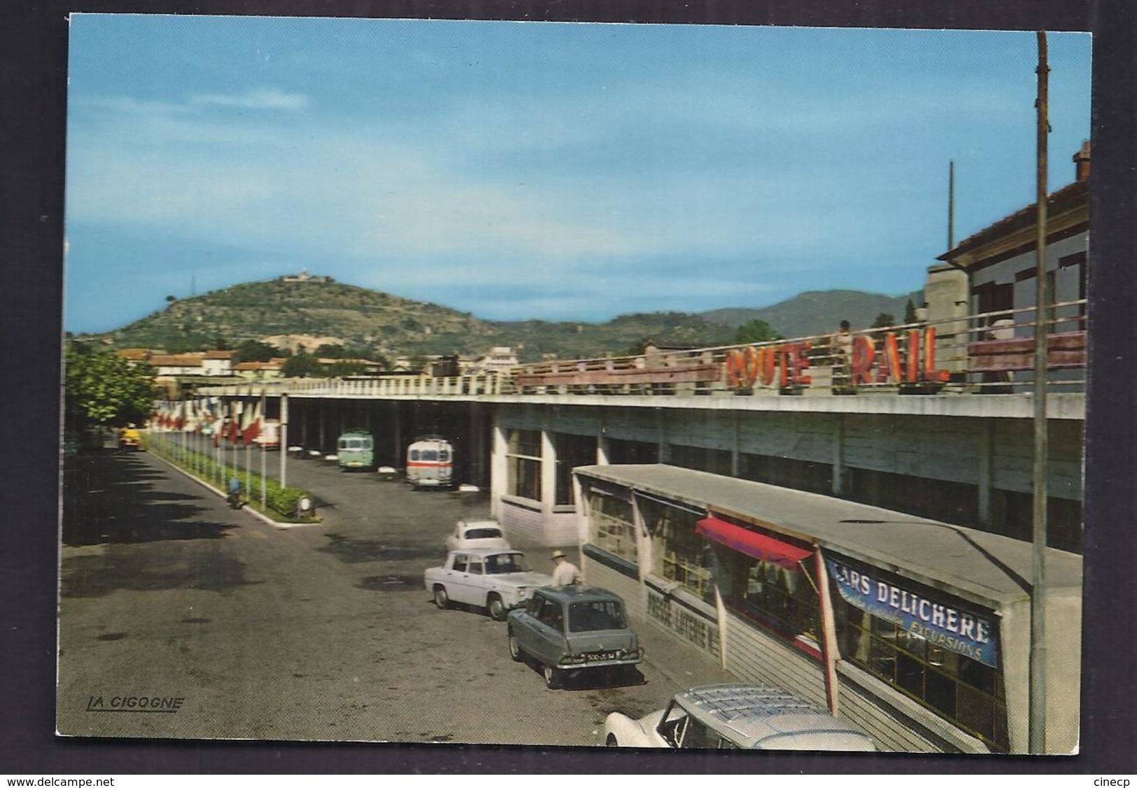 CPSM 30 - ALES - La Gare Routière - TB PLAN Edifice + TB AUTOMOBILES + TB AUTOBUS AUTOCARS Dont DELICHERE - Alès