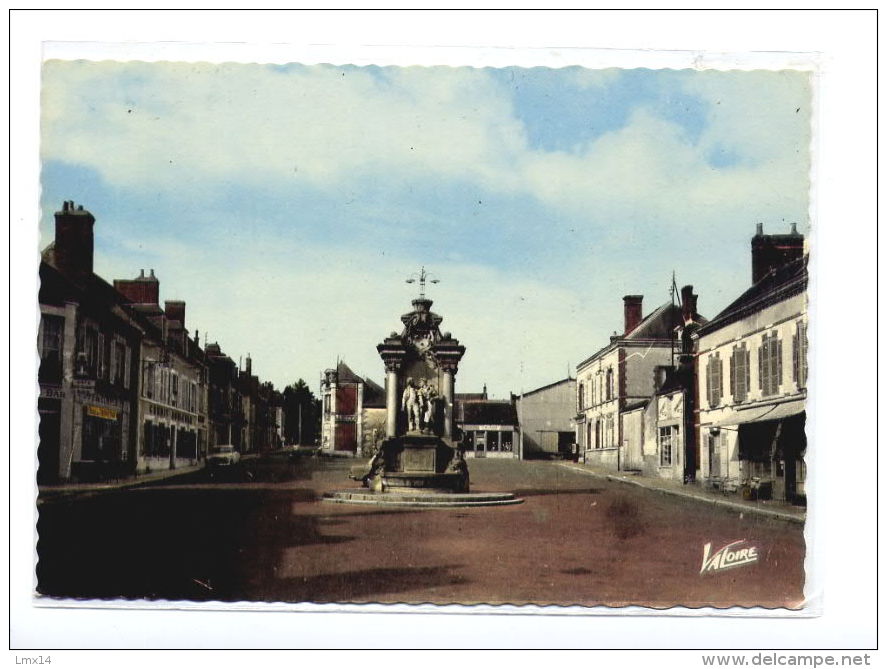 89 BLENEAU La Place Chataignier - Monument - CPSM 10/15 - Bleneau