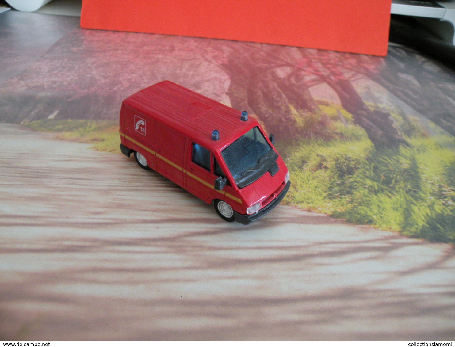 Renault Trafic - Pompier - 1/43 - SOLIDO France - - Pompiers