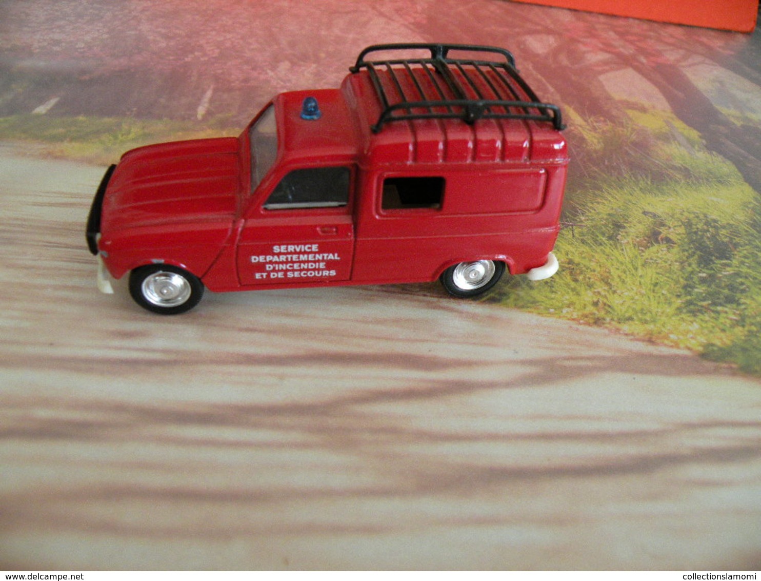 Véhicule De Pompier - Renault 4 Fourgonnette  - 1/43 - SOLIDO FRANCE - - Pompiers